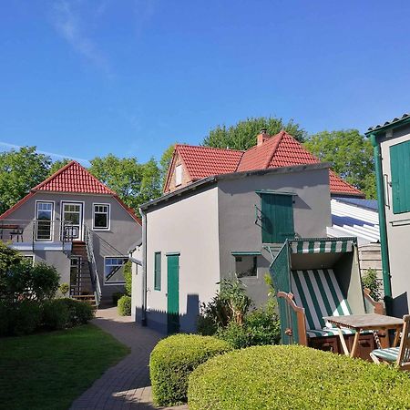Landhaus Am Ufer - Wohnung 1 Хайлигенхафен Екстериор снимка